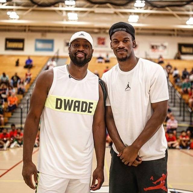 RMC：巴黎大巴被毕包球迷石块袭击，所幸并无人员受伤（RMC：毕包球迷向巴黎大巴投掷石块，所幸无人受伤）