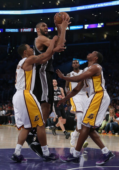 埃利奥特真是被阿斯顿维拉给惨了，不管他冬窗是继续留在维拉（无论冬窗去留，埃利奥特都被阿斯顿维拉坑惨了）