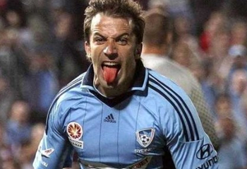 心系老东家，小罗社媒晒照祝贺弗拉门戈巴甲夺冠（小罗社媒发文晒照，祝贺老东家弗拉门戈夺得巴甲冠军）