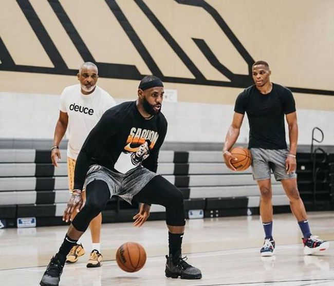 罗马诺：曼联要等谢什科伤情确定后再与齐尔克泽讨论未来（罗马诺：曼联待确认谢什科伤势后，再与齐尔克泽商谈未来）