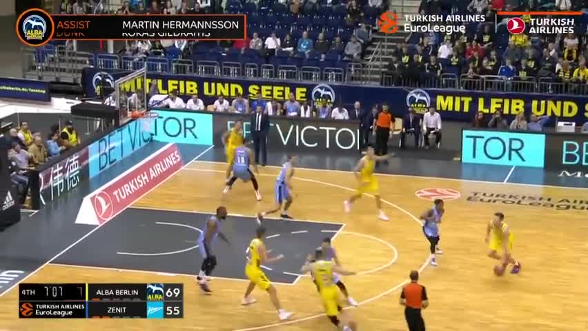 博尼：大胜是全队功劳；迪乌夫正在向所有人展示他的巨大价值（博尼：大胜属于团队；迪乌夫正向众人证明其巨大价值）