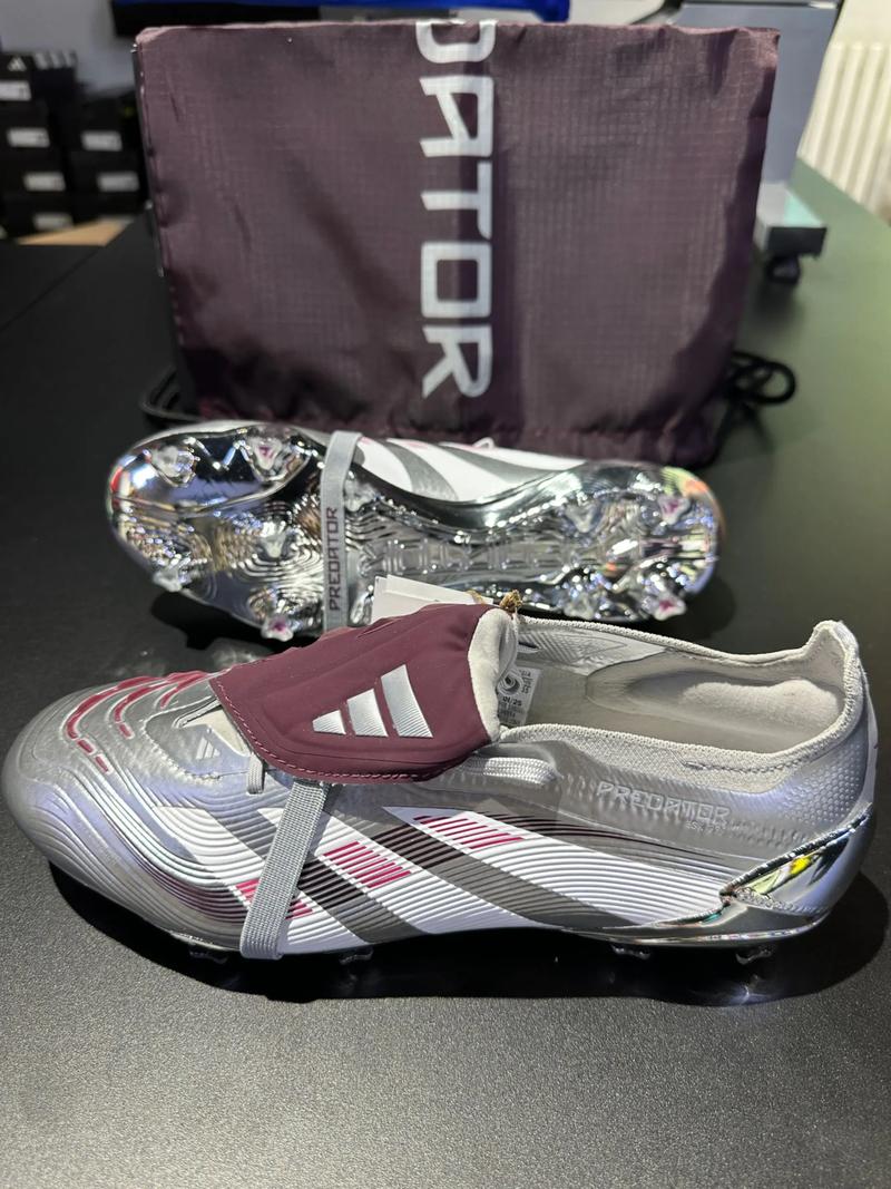 拉波尔塔的圣诞轻松时刻：巴萨主席的亲民魅力与未来布局（圣诞里的拉波尔塔：巴萨掌门的亲和力与未来蓝图）