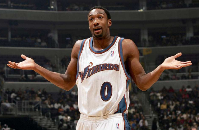 梅西：在巴黎足球层面我不太开心，一切都和我习惯的非常不同（梅西：在巴黎我很难在足球上感到快乐，许多事与我熟悉的截然不同）