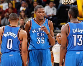 所有人都来欣赏刘亦菲阿布扎比8s换轮胎…老公姐这块！（刘亦菲在阿布扎比8秒换胎，全场惊呼！）