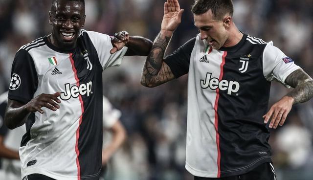 和田宇宙地毯队夺得2025新疆阿图什杯冠军，冠军奖金100万元（和田宇宙地毯队加冕2025新疆阿图什杯，揽获100万元冠军奖金）