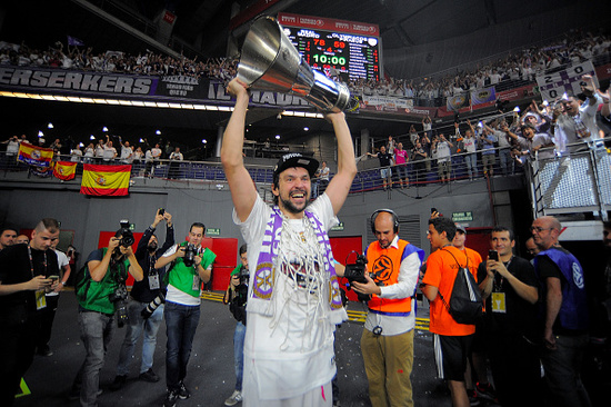 美记：快船会善待保罗，与经纪公司合作为保罗寻找合适下家（美媒：快船将妥善安置保罗，联手其经纪团队物色合适下家）